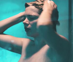 Michelle Williams nude - Blue Valentine (2010)