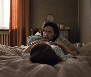 Luise Heyer, Antje Traue nude - Dark s02e03 (2019)