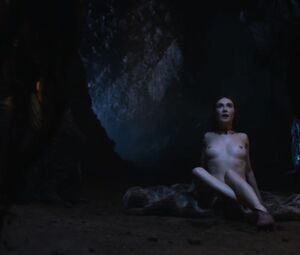 Naked Carice Van Houten - GAME OF THRONES (S02 E04)