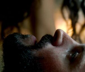 Sex video Louise Barnes & Jessica Parker Kennedy - Black Sails S01E04 (2014) 