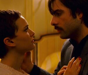 Sex video Natalie Portman nude - Hotel Chevalier (2007) 