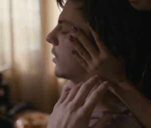 Sex video Elisabeth Moss, Linda Ngo - Top Of The Lake S02E05 (2017) 