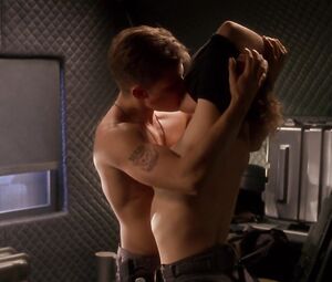 Sex Scene Dina Meyer nude – Starship Troopers (1997)