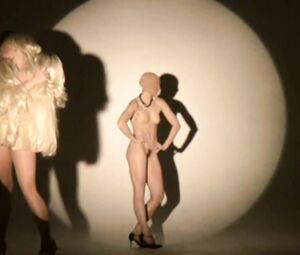 Naked on Stage - Milena May - Art Pisklata