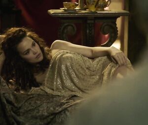 Emilia Schüle nude, Alicia von Rittberg naked - Charité S01E01-02 (2017)
