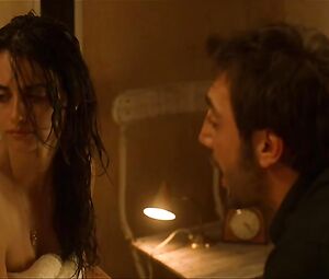 Naked Penélope Cruz Sexy - Vicky Cristina Barcelona (2008)