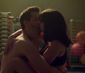 Hot scene Iria del Rio - Les de l'hoquei s01e03-13 (2019)