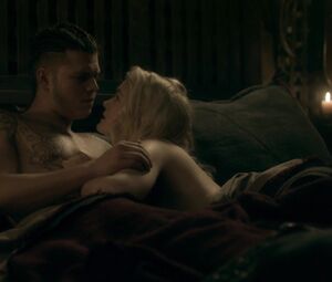 Nude Alicia Agneson - Vikings s05e12 (2017)