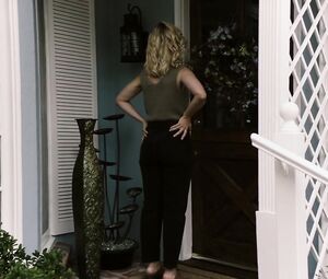 Nude Mena Suvari - The Murder of Nicole Brown Simpson (2019)