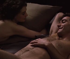 Anne Hathaway from Love And Other Drugs comes naked and sexy
