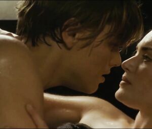 Leonardo DiCaprio loves chick's body and draws her before fucking in Titanic (1997)