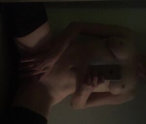 Rose McGowan Sex Tape - Naked Actress - Beauty titts and Pussy Mirror