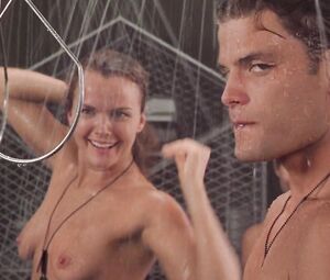Dina Meyer nude – Starship Troopers (1997)
