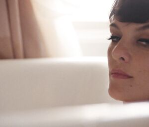 Frankie Shaw Nude - SMILF s01e02 (2017)