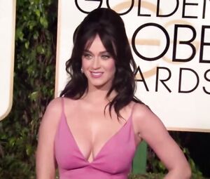 Katy Perry Sexy Cleavage - Golden Globe Awards (2016)