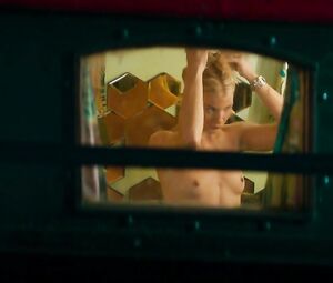 Mona Walravens Nude - Gangsterdam (2017)
