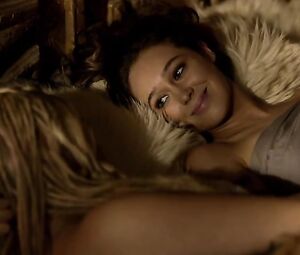 Eliza Taylor Sexy - The 100 S03E07 (2016) Lesbian-Hot Scene