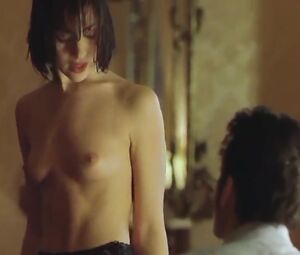 Amanda Ryan Nude - The Hunger (1997)