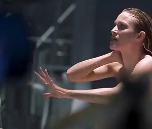 Sarah Wynter Nude - The 6th Day (2000)