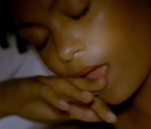 Thandie Newton Nude - Besieged (UK-IT 1998)