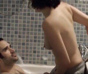 Sara Stanic, Leona Paraminski Nude - Nije sve u lovi (2013)