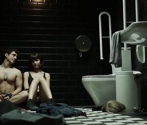 Úrsula Corberó Sexy - La Casa de Papel s01e07 (2017)