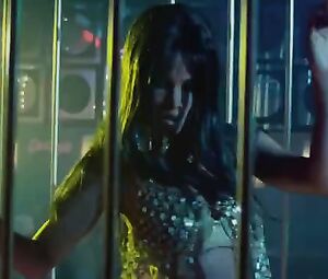 Halle Berry naked - Frankie & Alice (2010)
