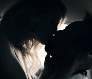 Ellen Hollman nude - Six s01e03 (2017) side boob