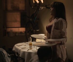 Ella Purnell hot scene - Sweetbitter s01e03 (2018, NUDE)