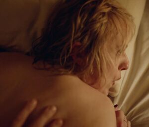 Elisabeth Moss naked - The Square (2017)