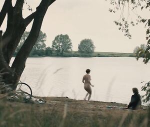 Nina Gummich, Alicia von Rittberg nude - Lotte am Bauhaus (2019)