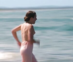 Laura Kajer nude - Badehotellet s06e01 (2019)