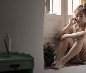 Blanca Pares nude - Los amores cobardes (2018)