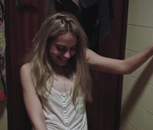 Tara Thaller naked - Uspjeh s01e01 (2019)